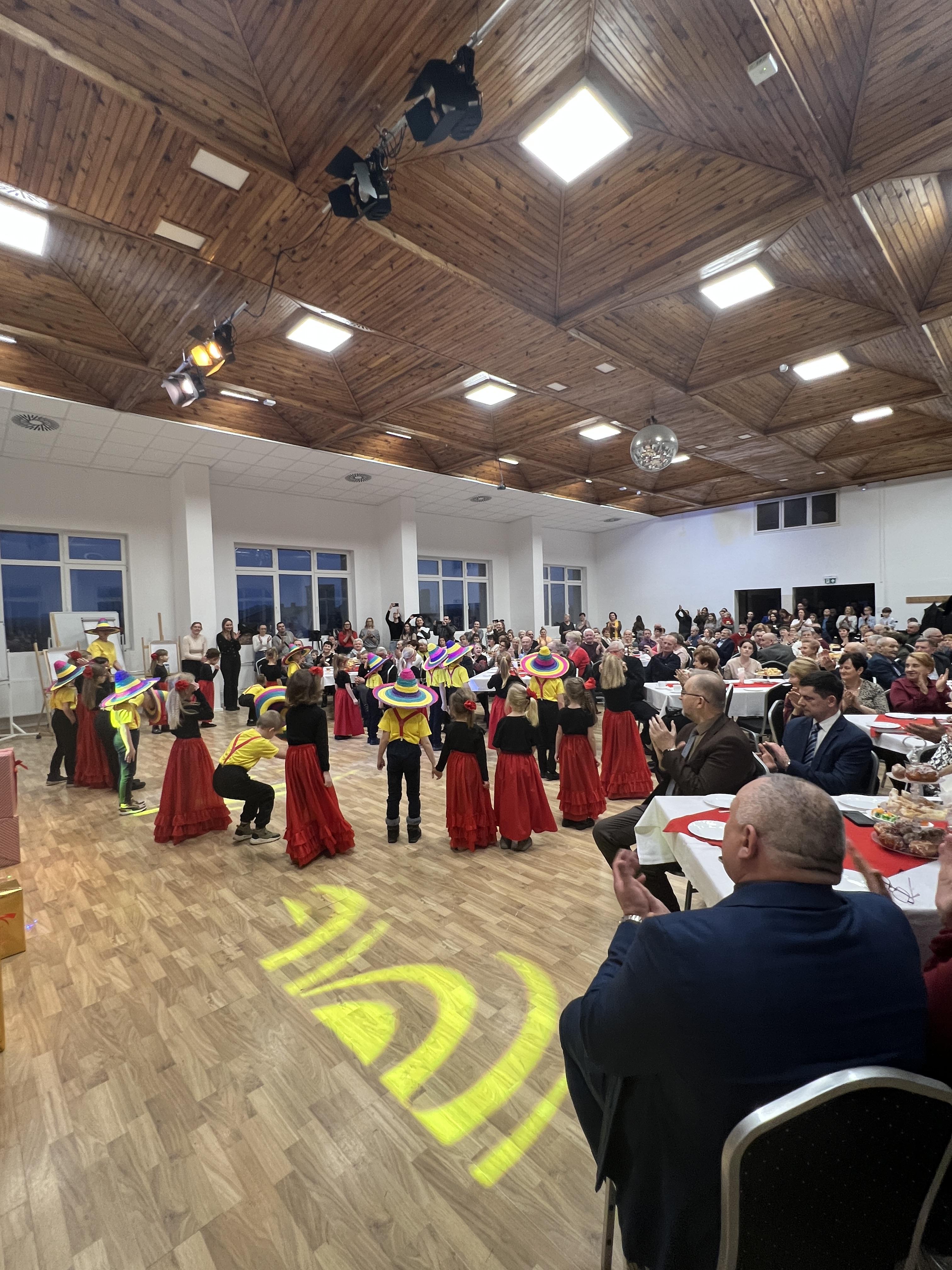 dzieci i&nbsp;babcie